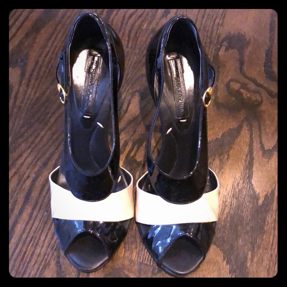 BCBG black/white patent Peep-toe heels